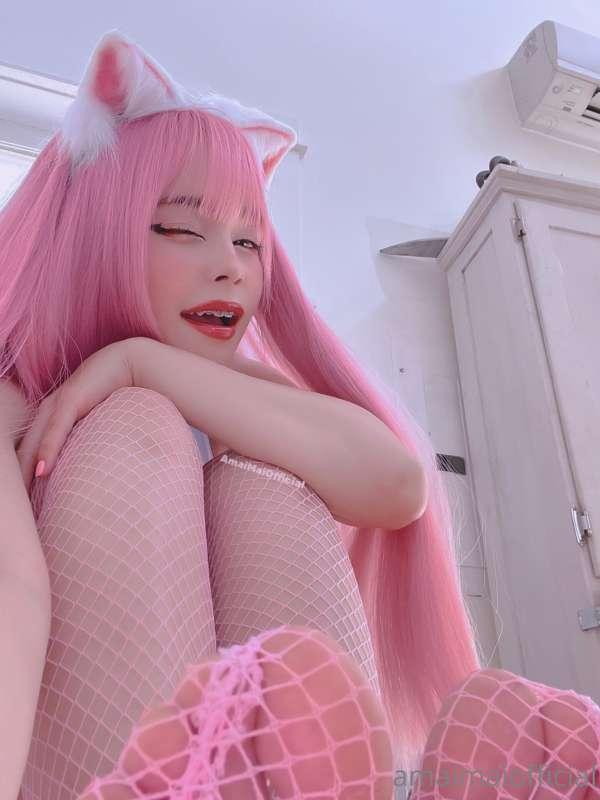 took the HOTTEST pics and clips 
you’re going to FREAK out w..