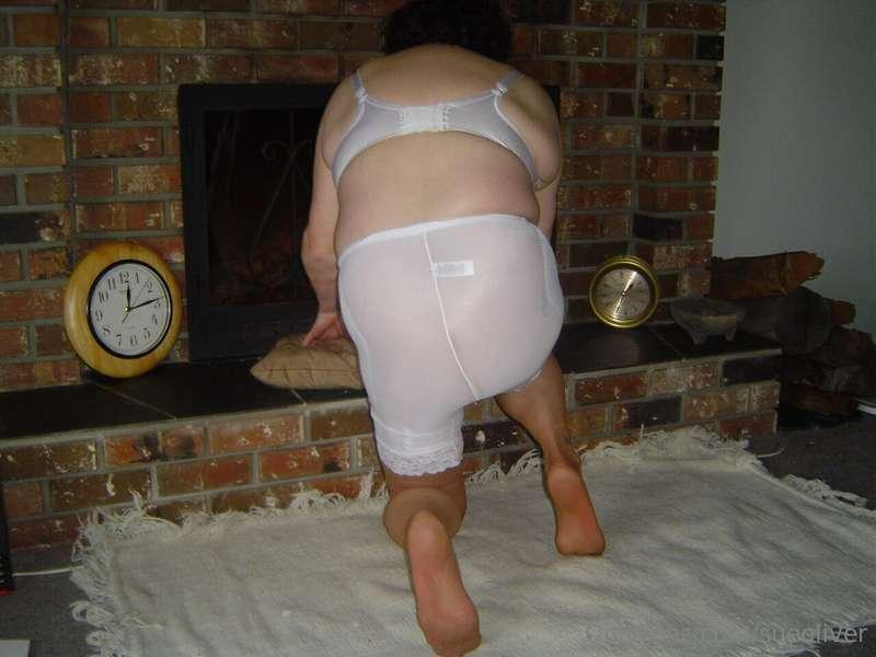 Dec 2005 Throwback This is a really nice sexy girdle.... I e..