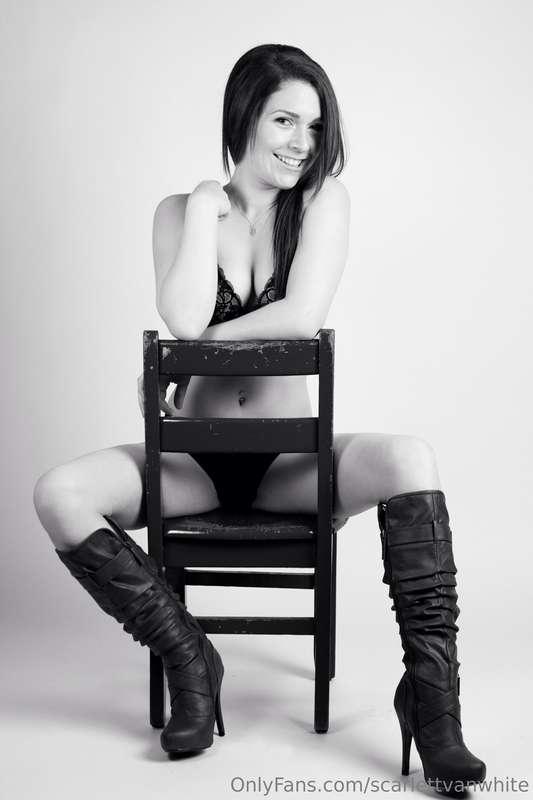 scarlettvanwhite image #0