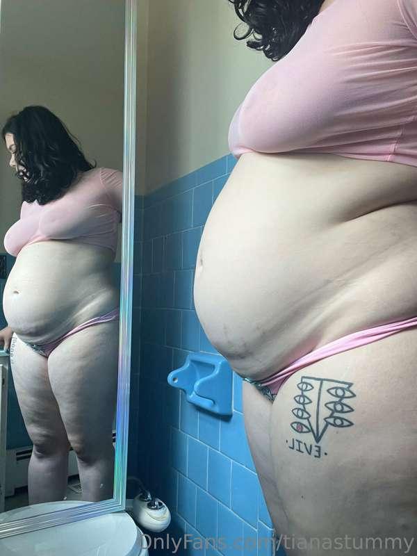 hmmmm….i think this mirror may make me look a little…fat?