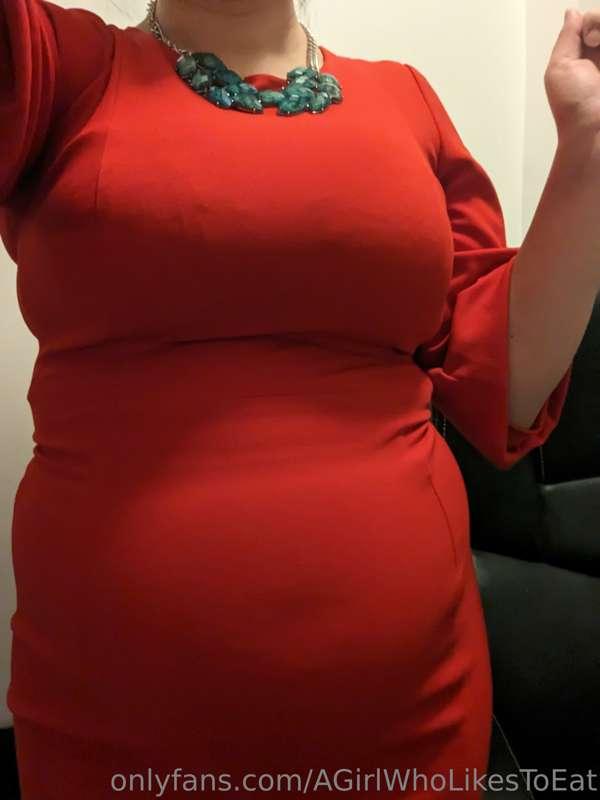 This dress is WAY tighter than it used to be xD So in order ..