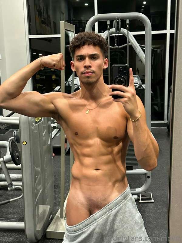 It's that time again 💪🏼 Do my muscles deserve some 𝐭𝐢𝐩𝐬? 💸