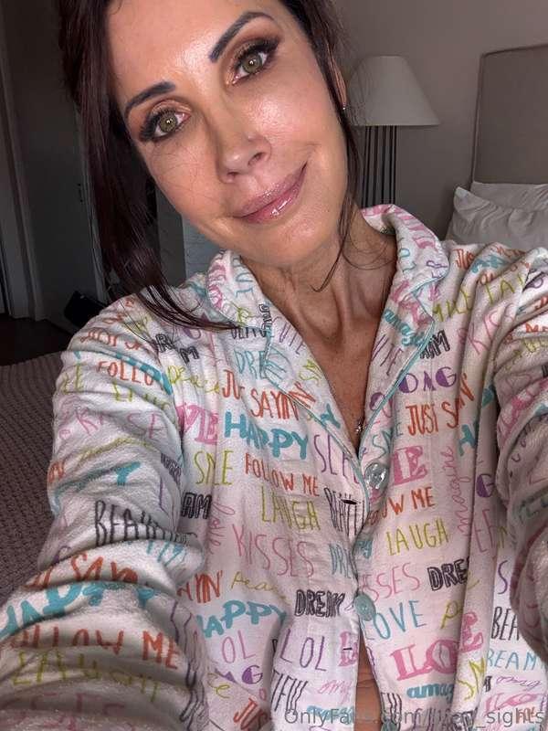 Guess who woke up needy? 🙋‍♀️