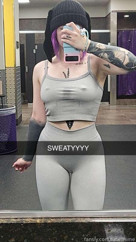 🤍👉👈 

#fyp #nipples #alt #sweat #gym #casual #curvygirl