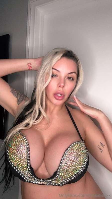 These tittys could really use some attention tonight 😏 DM me..