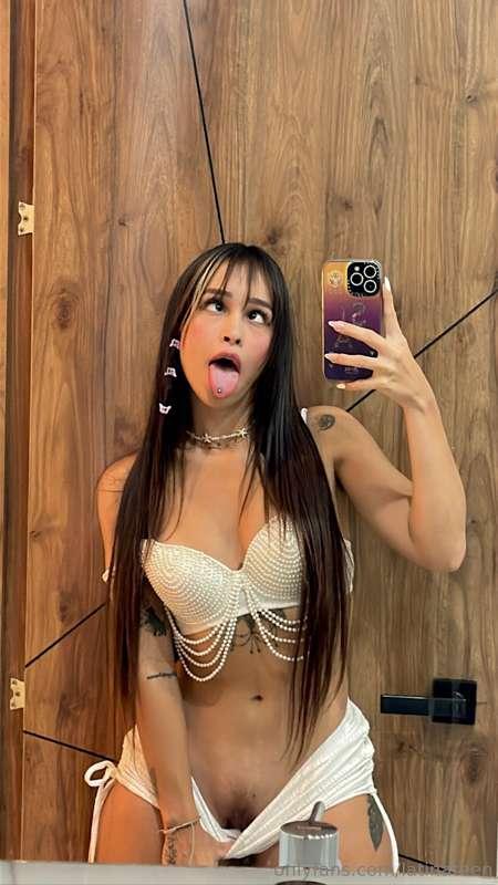 me gusta cuando me dices lo linda que soy 👅

I like it when ..