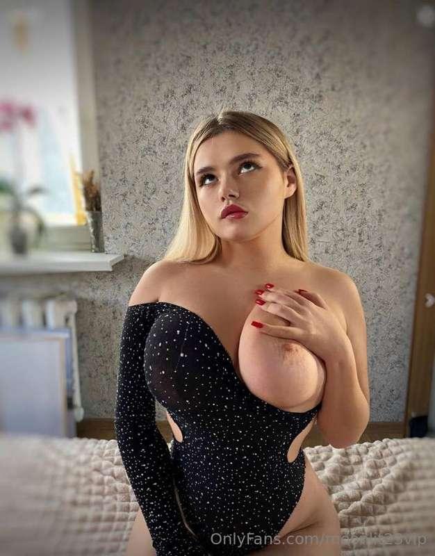 GORGEOUS ANGEL @pumffy WILL FULFILL YOUR HOT DREAMS🤤😍 THIS D..