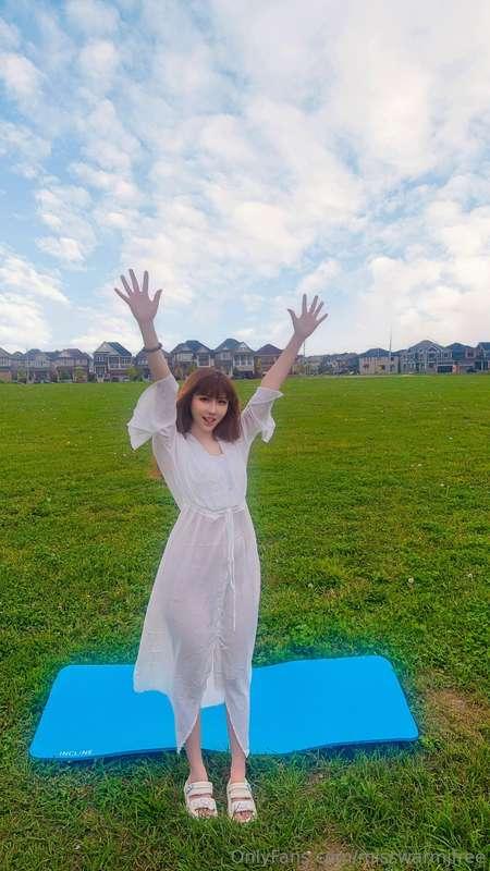 Do you want to join me for outside yoga? 🥰 It'll be fun!DM m..