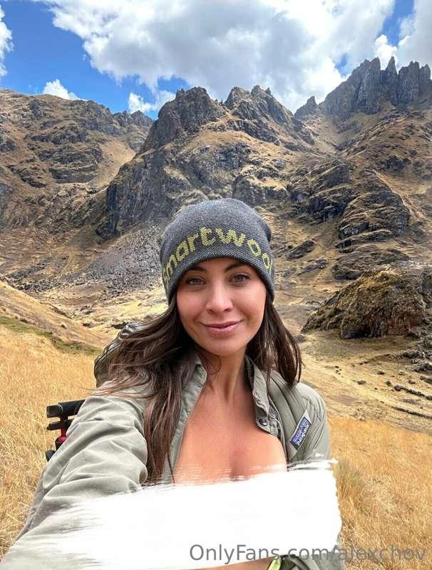 Morning from my solo hike through the Peruvian Andes 💋 Pussy..