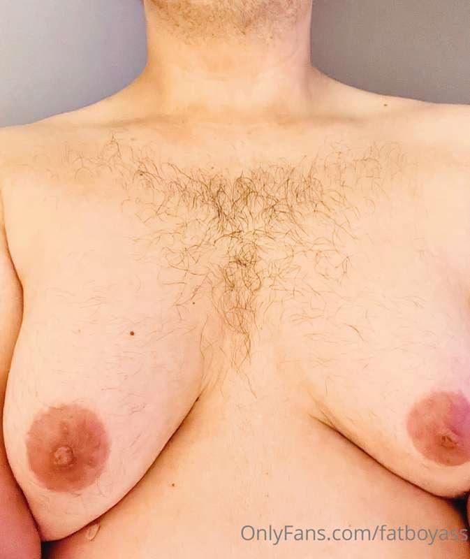 Boobies say hi 🍼🍼