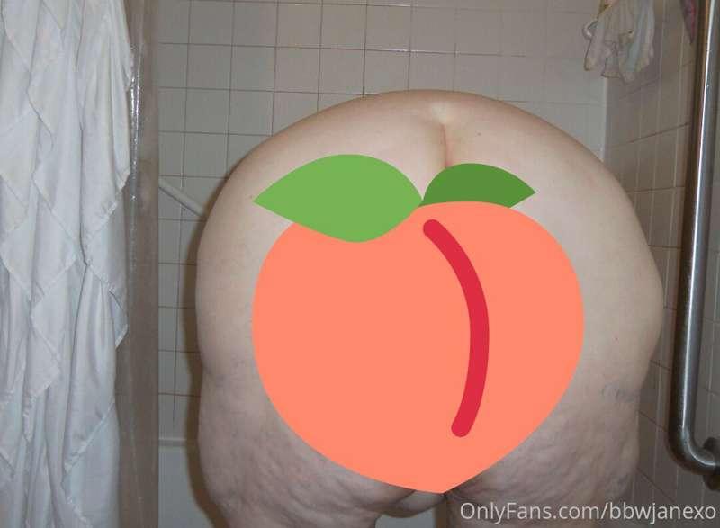 Tip in to see what's under the peach! 🍑😻