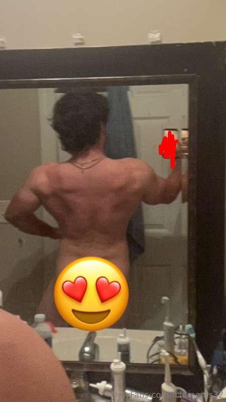 anyone wanna see the uncensored i’m butt naked i promise 🙈