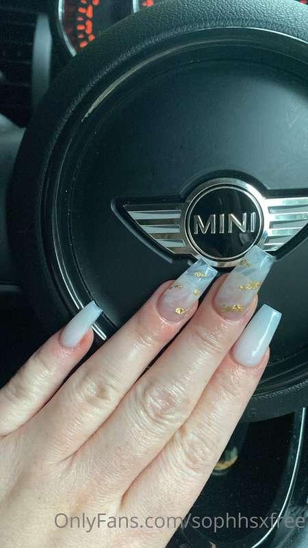 I got my nails done, do you like them? 👀