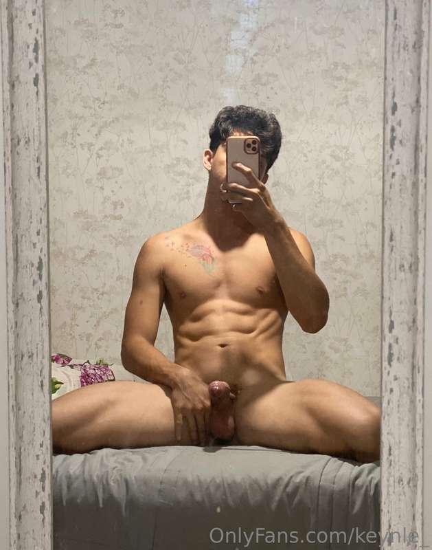 Lick it until I drip some precum 🤤