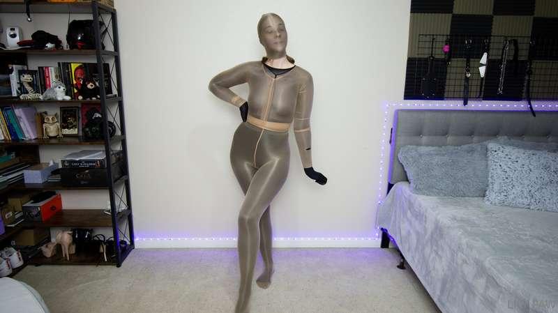 Double layered: black opaque under nude CdR.  P.s: dress up ..