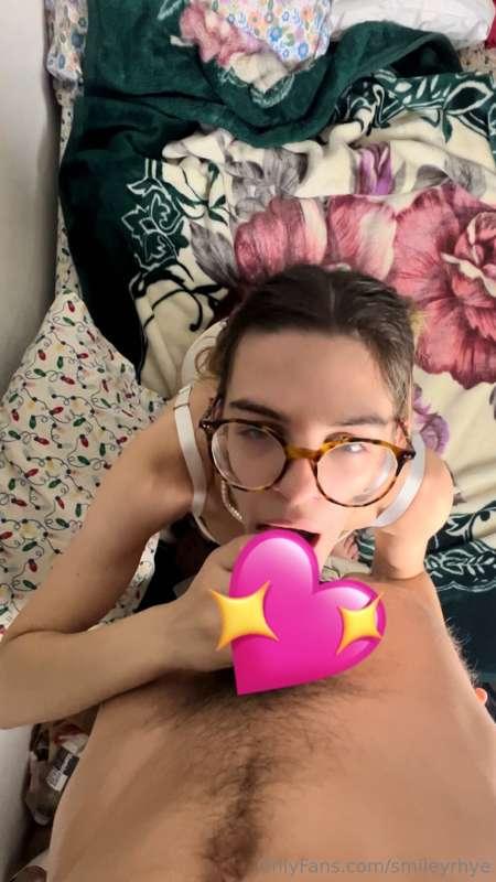 ✨Facial w/Glasses✨
POV blowjob with facial at the end😍
@jake..