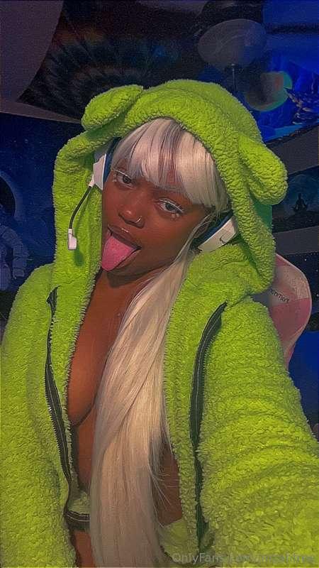 Think I’m cute? 💚☘️