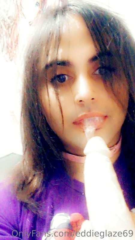 Deepthroating… thinking of daddy 🍆🍆