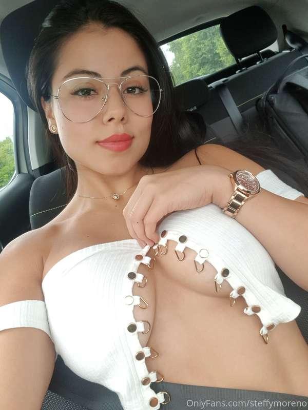Big boobies struggle is real😅 - El problema de tener las chi..