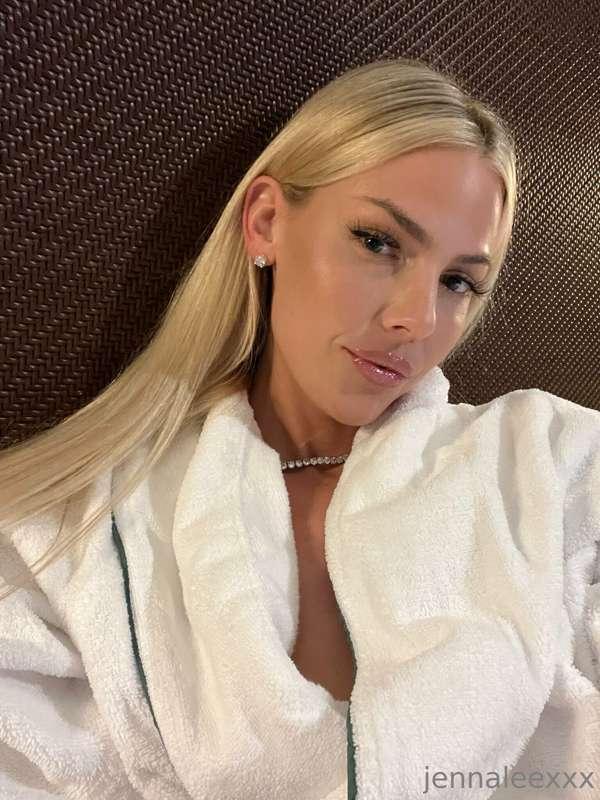 nothing like a hotel robe 🤍