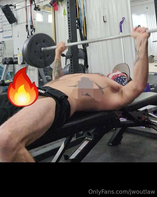 🏋‍♂️garage workout let me know if you want more like this