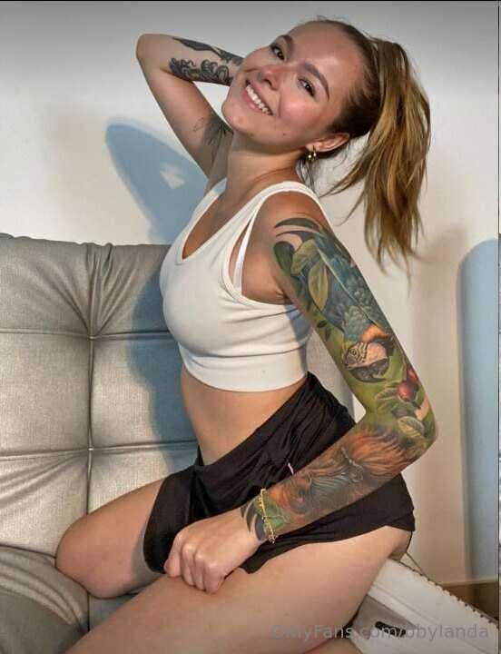 💦💦 @ashley_madison18 💦💦🔥She loves to pleasure herself, but g..