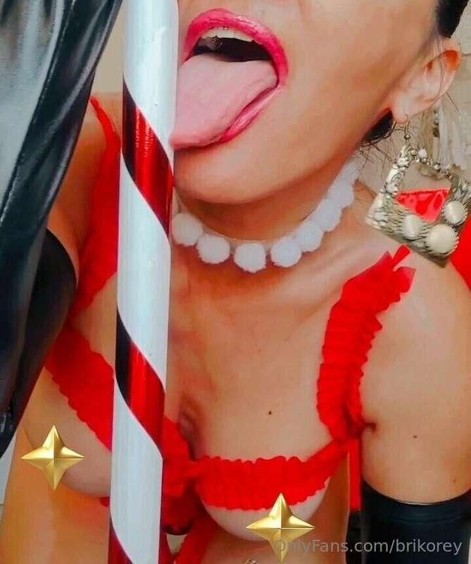 Mmm....i want to lick My Christmas present 🎁✨🎄🧑🏽‍🎄🔔