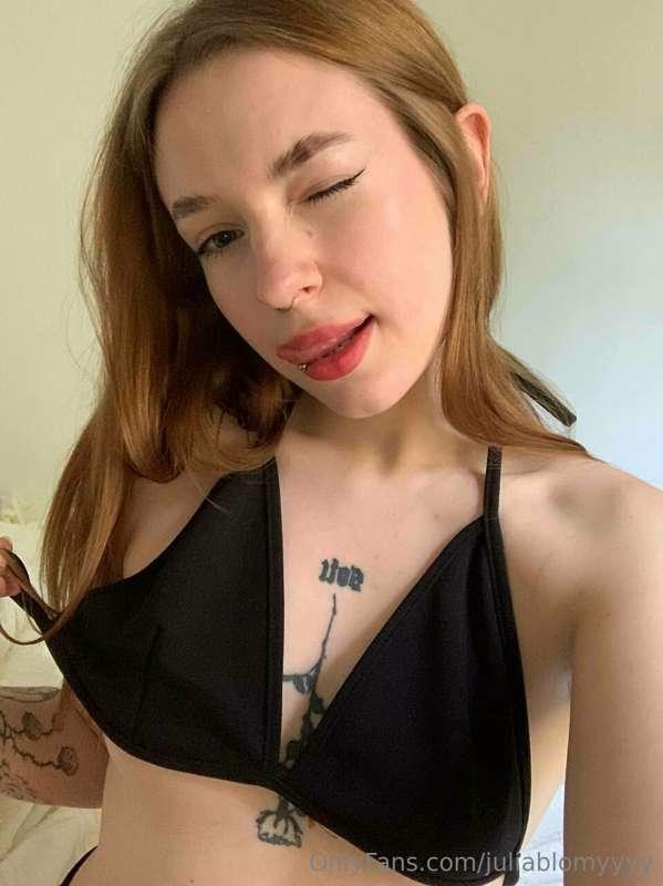 Do you prefer playful girls or shy girls?😈🤭 Personally, I ca..