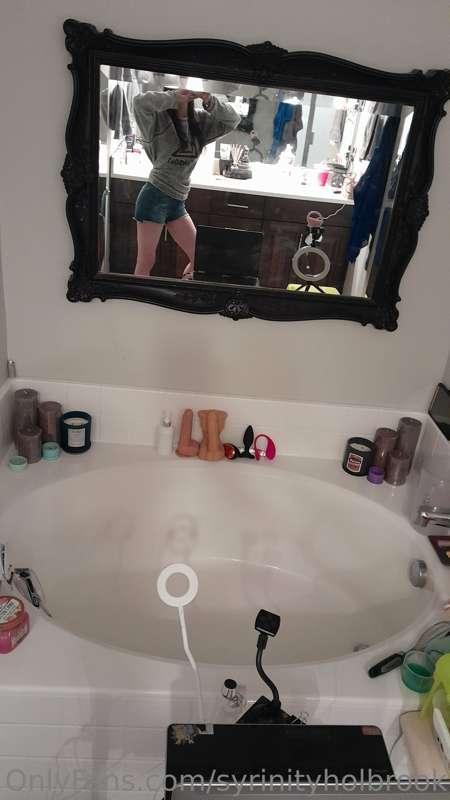 Anyone gonna come join me in my big bubble bath with candles..
