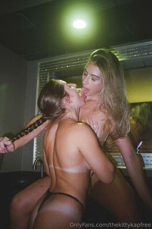 Spit swapping...can you add your cum? 🍆💦 @fine_lines_free 𝑾𝒂..