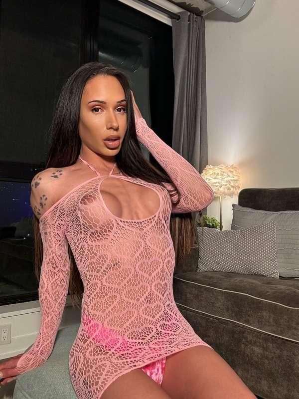 Who’s ready to drop to their knees for me! 🧎