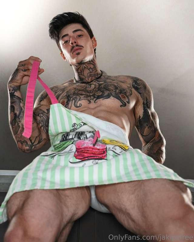 If you don't cooperate im gonna have to feed you 😈... @Jakip..