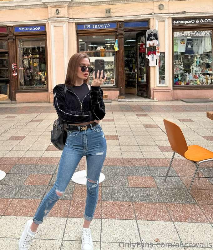 There's nothing like the thrill of a good shopping spree! 🛍️..