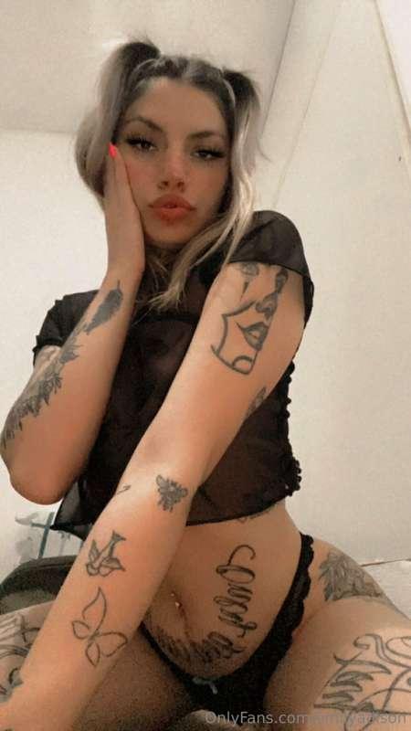 a devil in a woman's body😈
