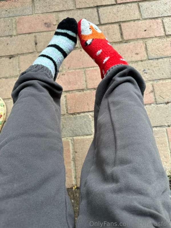 Unlock to remove fuzzy socks to show my new toe color 😜 .. t..