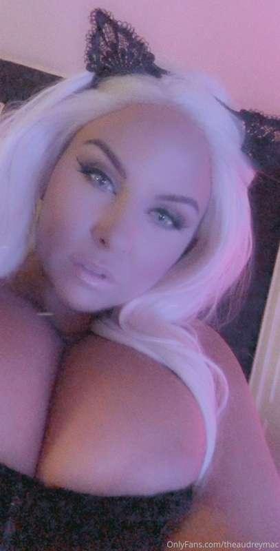My boobs yooo 😳