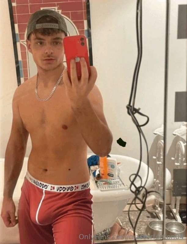 How’s my buldge ? 😈
