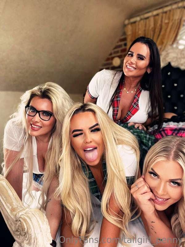 Check your inbox to see a 4 way kiss 💋