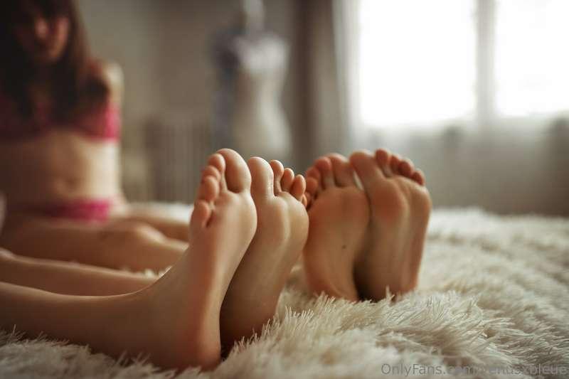 Nos petits petons à lola et moi 🥰 (La deuxième photo j'aime ..