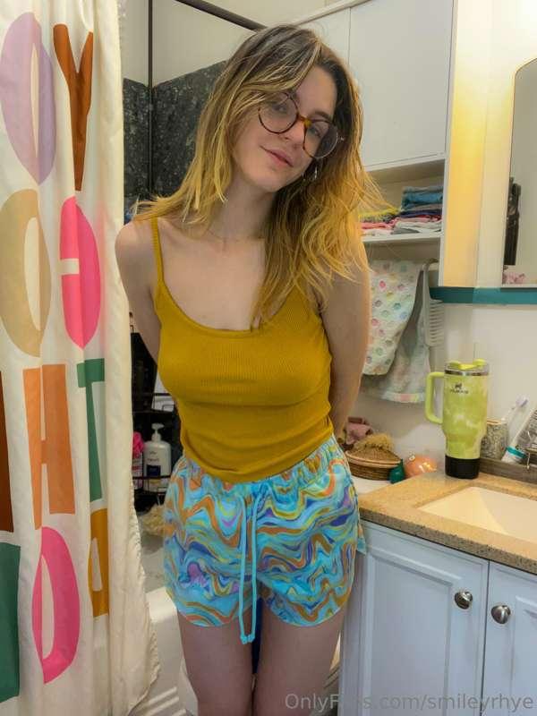 ✨Cum Shower w/Me✨
Join me and have some shower fun💦
OVER 30 ..