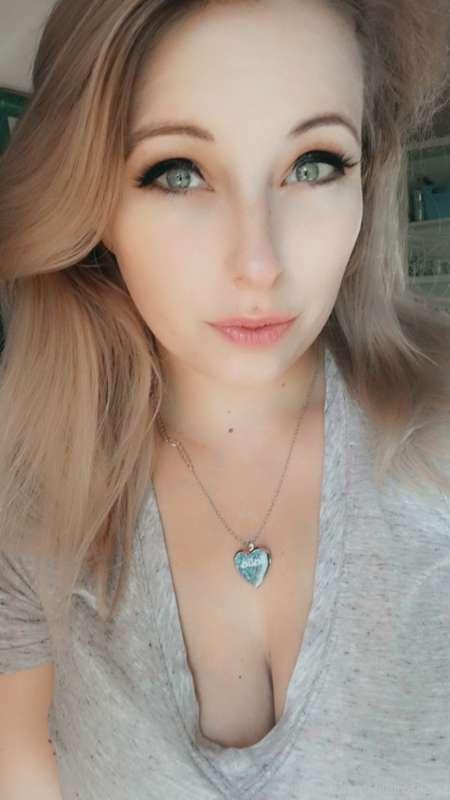 Dick suckin lips 😘