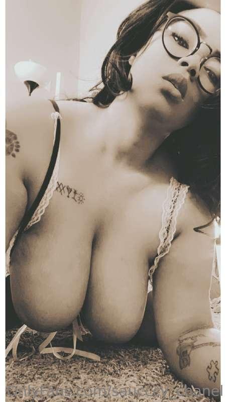 BLACK & WHITE🖤🤍 come see what I got for you baby👅💦