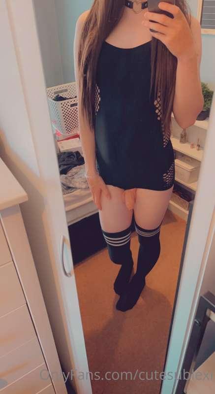 🖤 need my girl cock sucked 🖤

Who wants to try it first? 😁