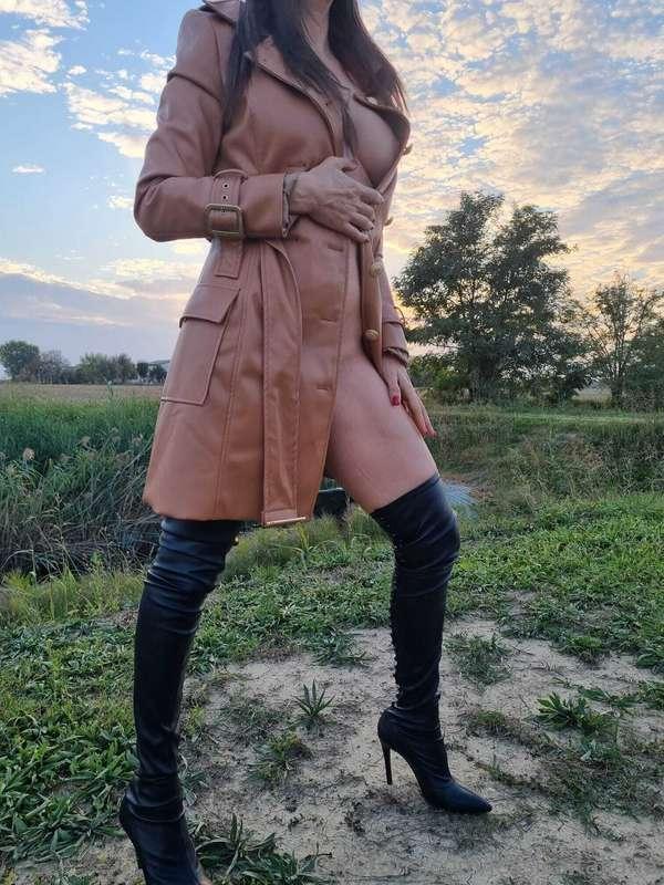 🤤 Inizia a far caldo…E io faccio a meno di vestirmi andando ..