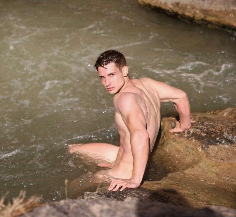 we swim naked 👅😈😏
Nadamos desnudos 👅😈😏