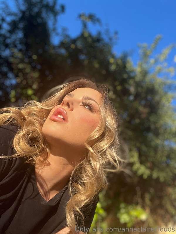 One thing you might not know about me, but I love to kiss. D..