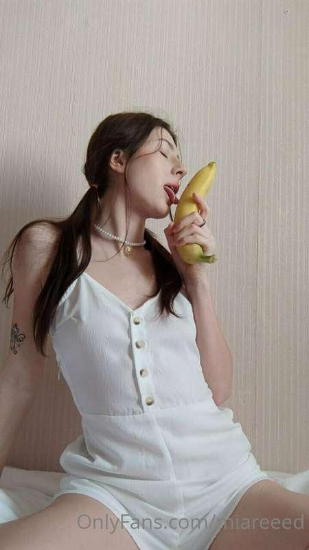 I wish there was something else instead of a banana 👉👈