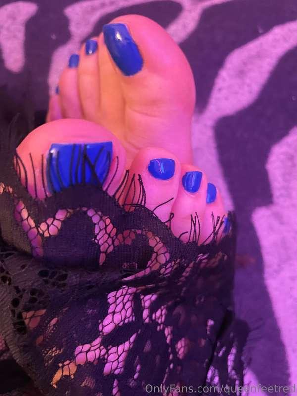😈