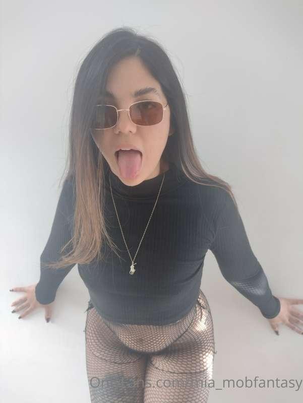 Long tongue and deep throat👅😻