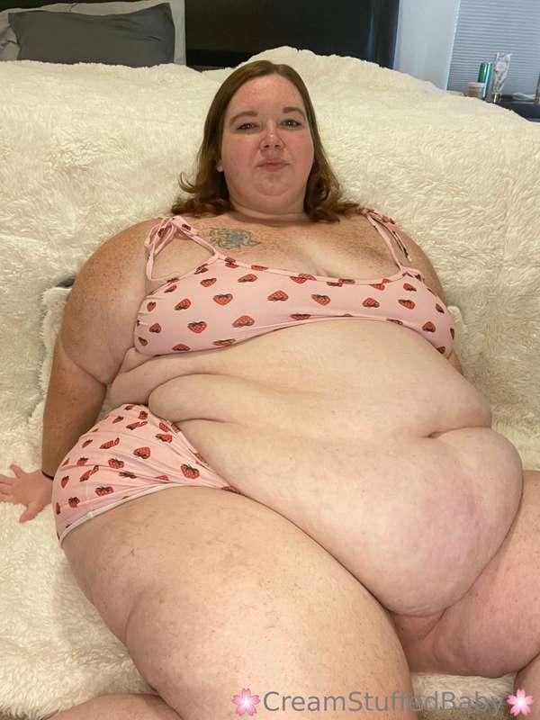 I just can’t get enough of seeing my fat belly! I got so wet..